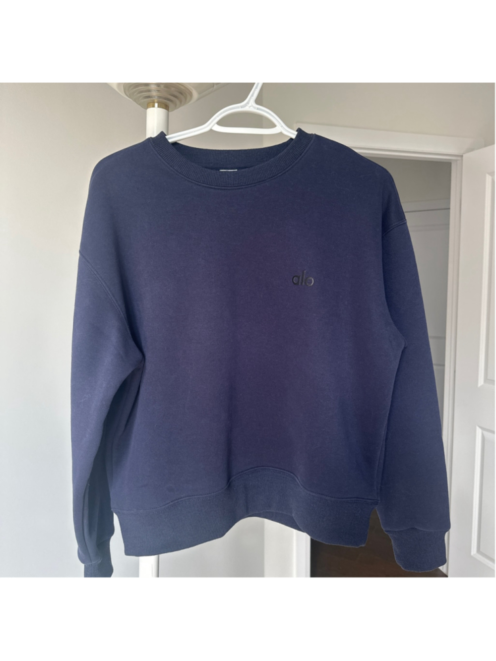 Women's Alo Yoga Navy Sweatshirt Size S
